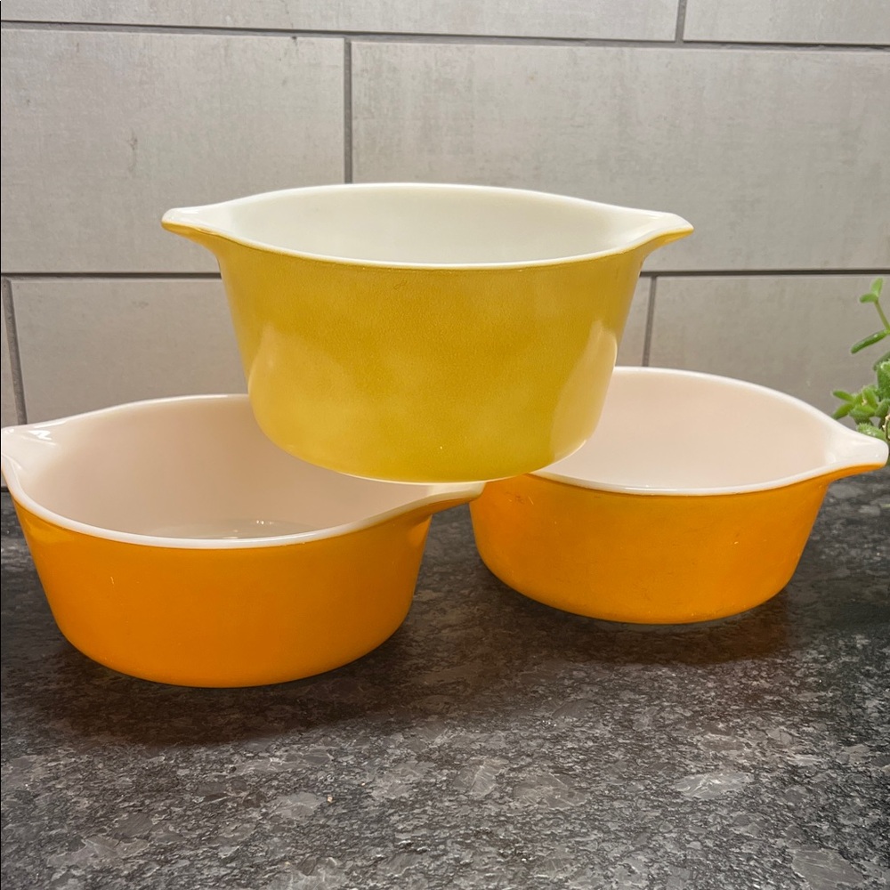 Vintage Pyrex Yellow and Orange Bowls.  Great condition.